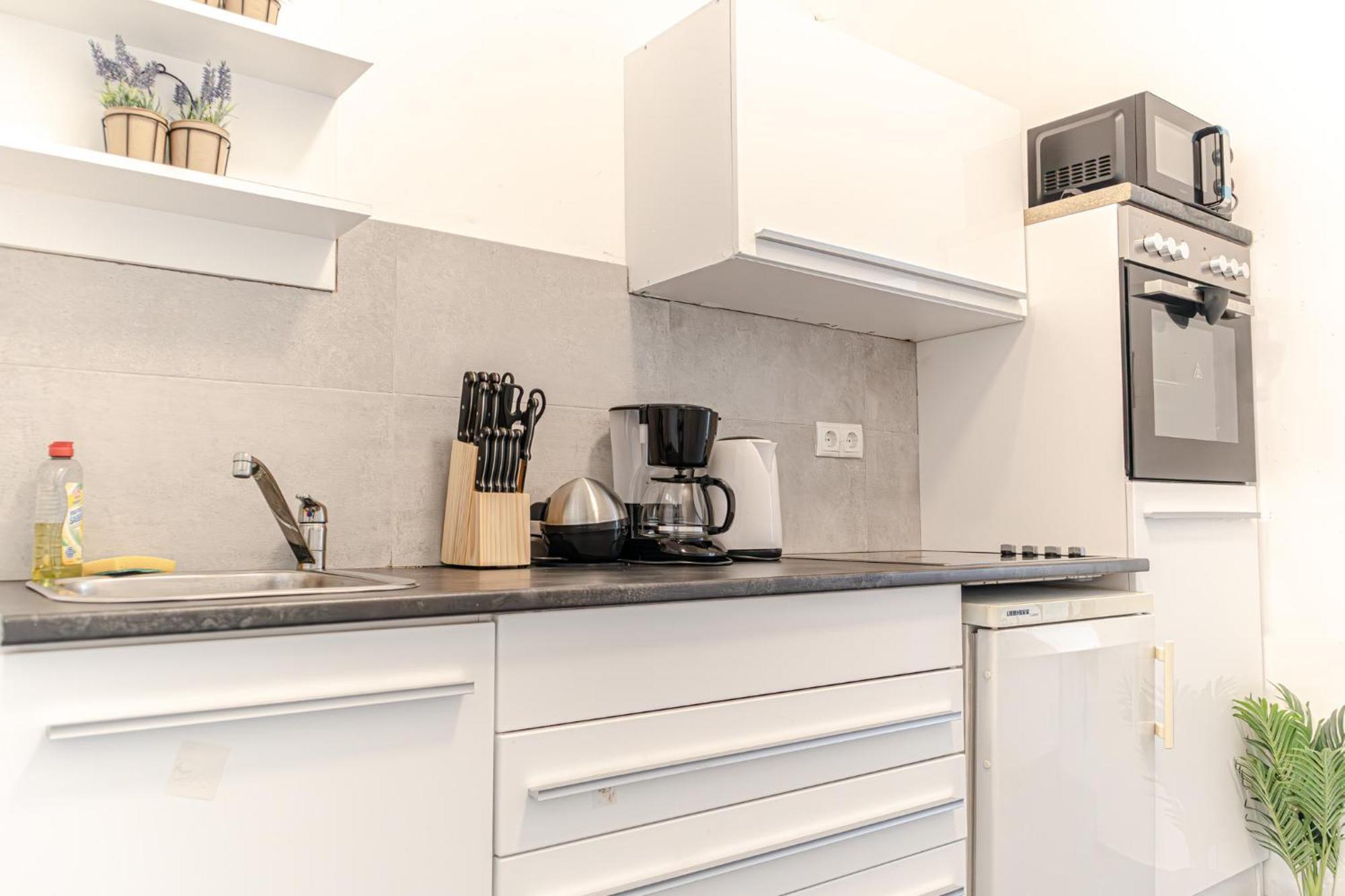 Apartment Charming 1br Apt- Near U6 Station Am Schoepfwerk